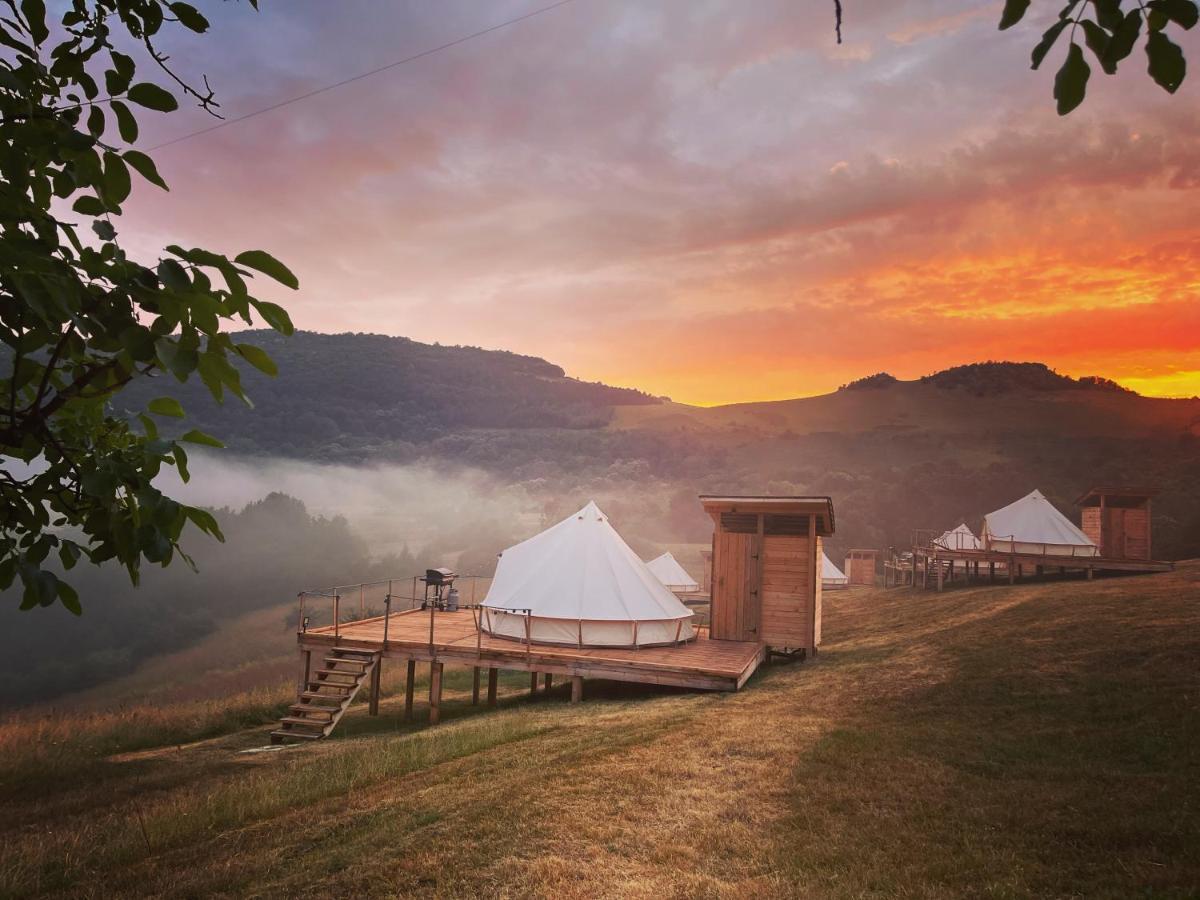 The Hunters Glamping Hotel Ciudanovita Exterior foto